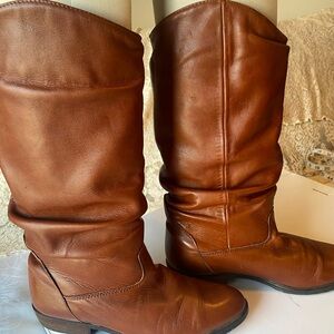 Santana of Canada caramel brown leather boots. Size 9.5